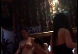 งานปาร์ตี้ เซ็กซี่ ผู้หญิง ใน คาราโอเกะ ห้อง - 1 มิน 20 วินาที