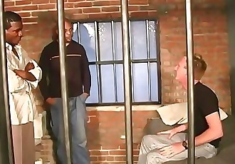 सफेद आदमी हो जाता है गड़बड़ में के जेल :द्वारा: अश्वेतों