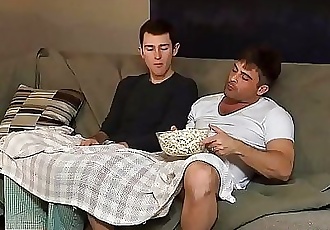 stepdaddy और सौतेले बेटे कमबख्त पर फिल्म रात 6 मिन 720p