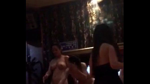 party sexy Mädchen in karaoke Zimmer
