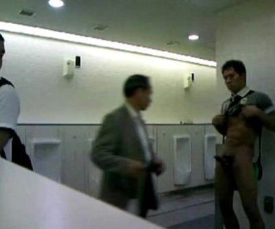 اليابانية نائب الرئيس في مرحاض