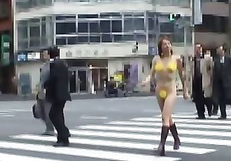 Full kamu Çıplaklık Tanga Bikini yürüyüş içinde tokyo Altyazılı