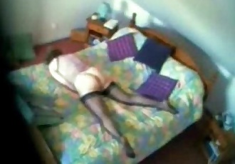 Meu mom Pego se masturbando no bed. escondido cam 57 sec