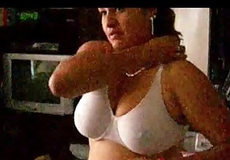 karishma Big Titten Tantchen Tragen BH Eng Nippel zeigen 25 sec
