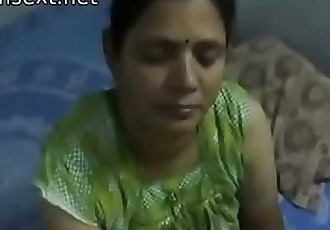 индийский Дези мама дает Очень Горячая маслянистая мастурбирует в ее сын 2 мин