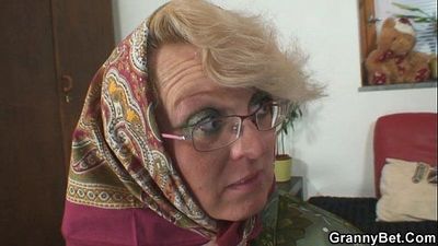 Lonely granny is pleasing an young stud - 6 min