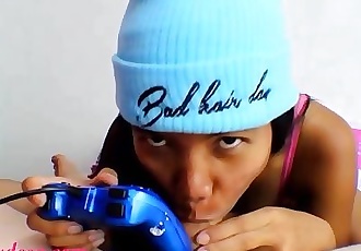 Heather Głęboki tajski nastolatek grać wideo gry dostaje creampie