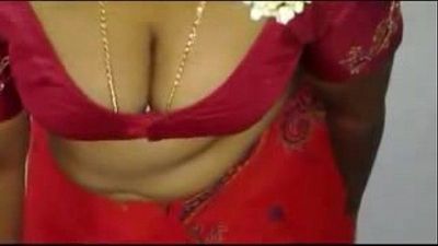 Hot Mallu Servant Aunty Saree Drop to impress Young boys - 1 min 0 sec