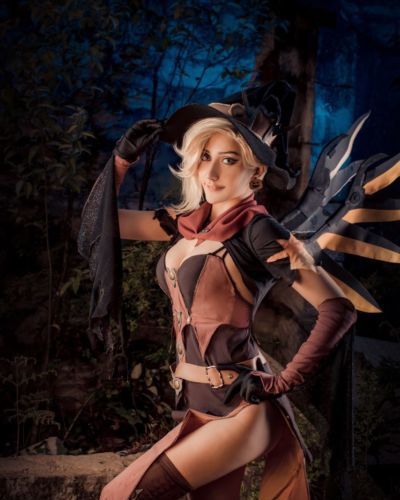 Witch Mercy cosplay