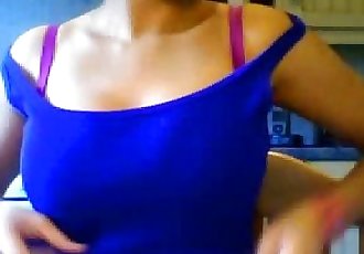 quente indiana menina mostra ela mamas no webcam 3 min