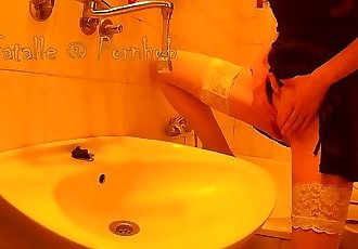 Naughty Laura Fatalle pee in the sink