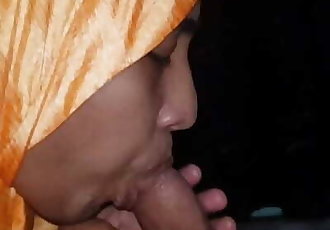 Indische NRI Muslim Golden hijab Mädchen Erstaunlich Deepthroat und Cum Trinken