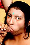 भारतीय plumper charumati एक हो रही है वीर्य पर फ्लॉपी स्तन के बाद कमबख्त पर सोफा