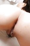 Asiatische Milf Tomomi Kitano leckt ein Boner und bekommt Ihr haarige pussy genagelt - Teil 2