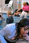 भ्रष्टाचरण माँ में नायलॉन मोज़ा कर रहे हैं में भयंकर चुदाई ढंकी महिला नंगा मर्द पूल पार्टी