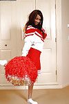 Amateur teen Babe Mya Mason entkleidet sich Ihr Rot Cheerleader uniform