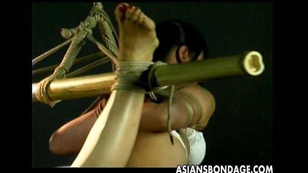 Amateur Asian teen tied up and hung on a tube