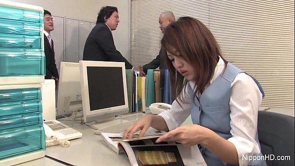 Japanese babe gets fucked in the office HD