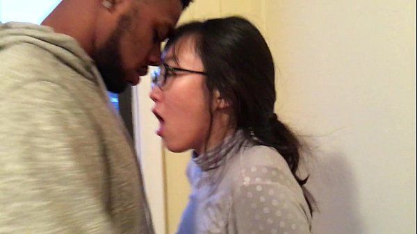 Coreano estudante beijos ela primeira Preto cara enquanto Namorado Filmes