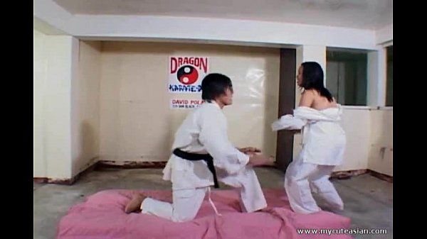 Filippina slut scopata difficile dopo karate