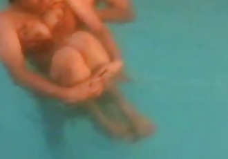 印度 学院 女孩 裸体的 在 游泳池