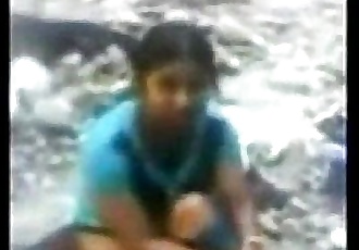 الهندي فتاة مارس الجنس في الغابات 10 مين