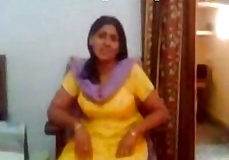 indian punjabi aunty showing boobs to young lover - 1 min 18 sec