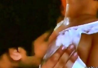 印度 色情 女演员 获得 蜂蜜 上 的 胸部 舔 8 min hd