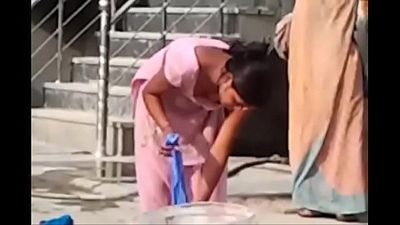 indian desi hor randi village schoolgirl washing www.xnidhicam.blogspot.com - 1 min 23 sec