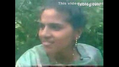 भारतीय चूत घर के बाहर लड़की दिखा रहा है स्तन 24 एसईसी