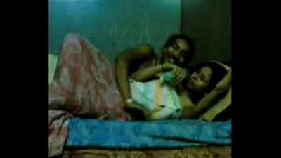 Malaiisch junge gesteinigt gefickt Paar auf Bett 8 min