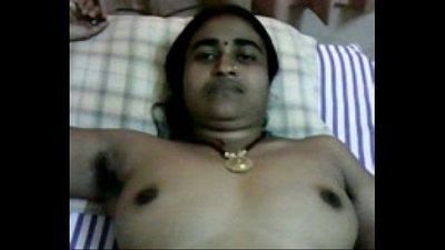 Desi bhabi mostrando ela Nude e BJ 2 min
