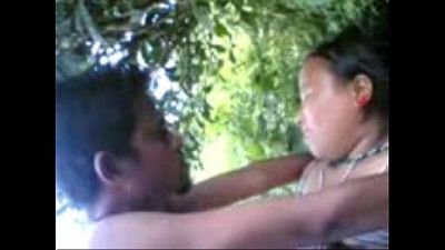 Таня трахает ее Любовник Жесткий в В Джунгли на камера 10 мин