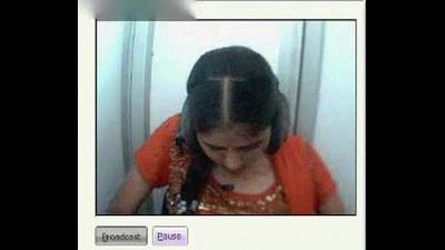 Desi Kız gösterilen Boobs ve kedi Üzerinde webcam içinde bir netcafe 8 min