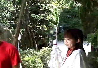 Bonito Japonês Babe chupa no Três galos sem censura 7 min