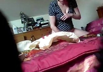 Super Verborgen Cam Video van mijn mama masturberen 2 min